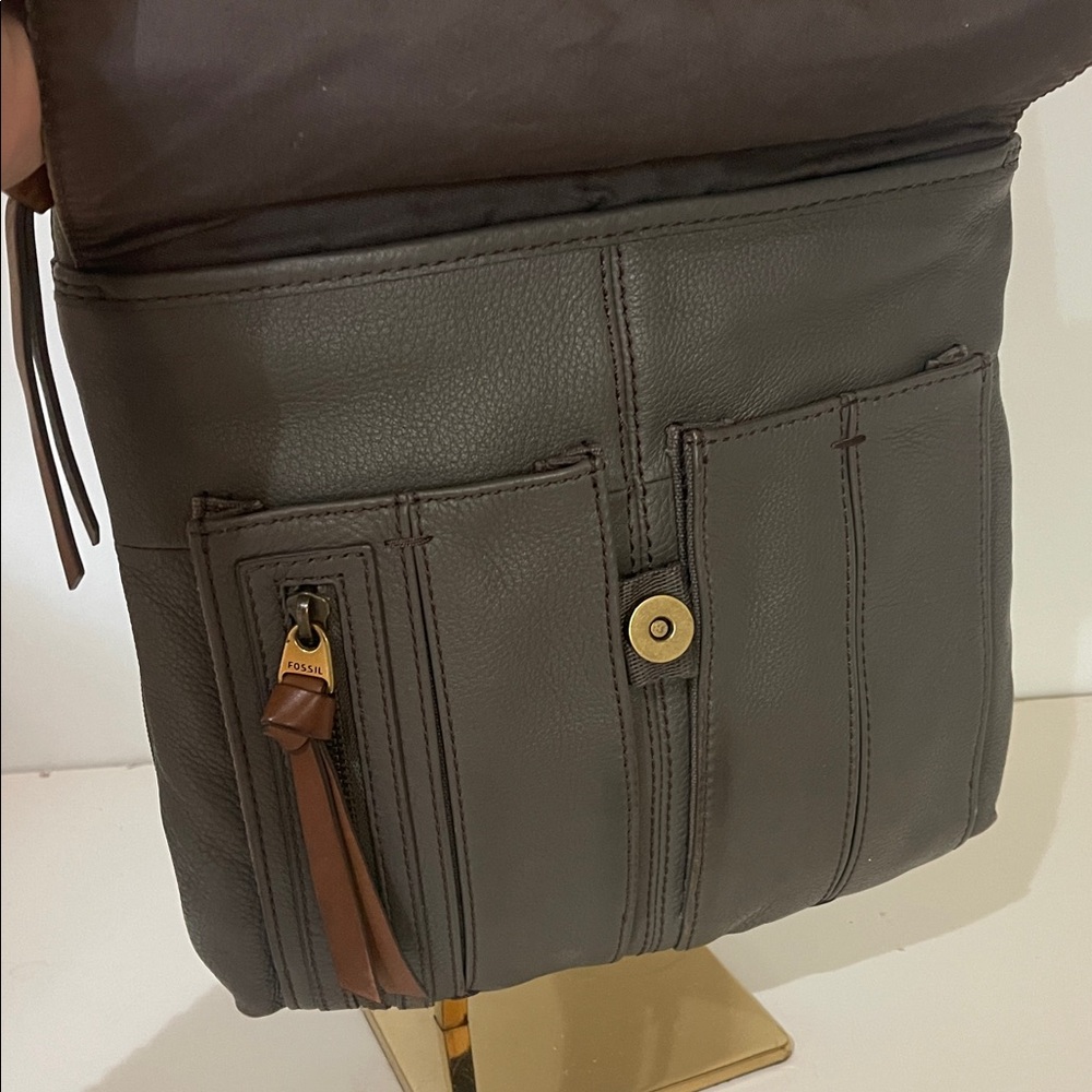 Fossil Morgan Traveler crossbody bag in pebbled leather. - Picture 8 of 11